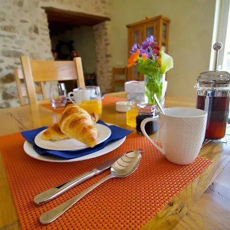 O Trois Oliviers Bed & Breakfast Louin Exterior photo