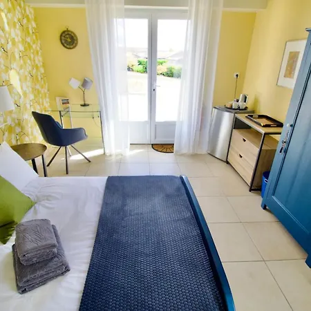 O Trois Oliviers Bed & Breakfast Louin Exterior photo